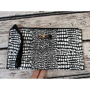 Vera Bradley Wristlet Purse Slim Black & White Zip‎ Closure